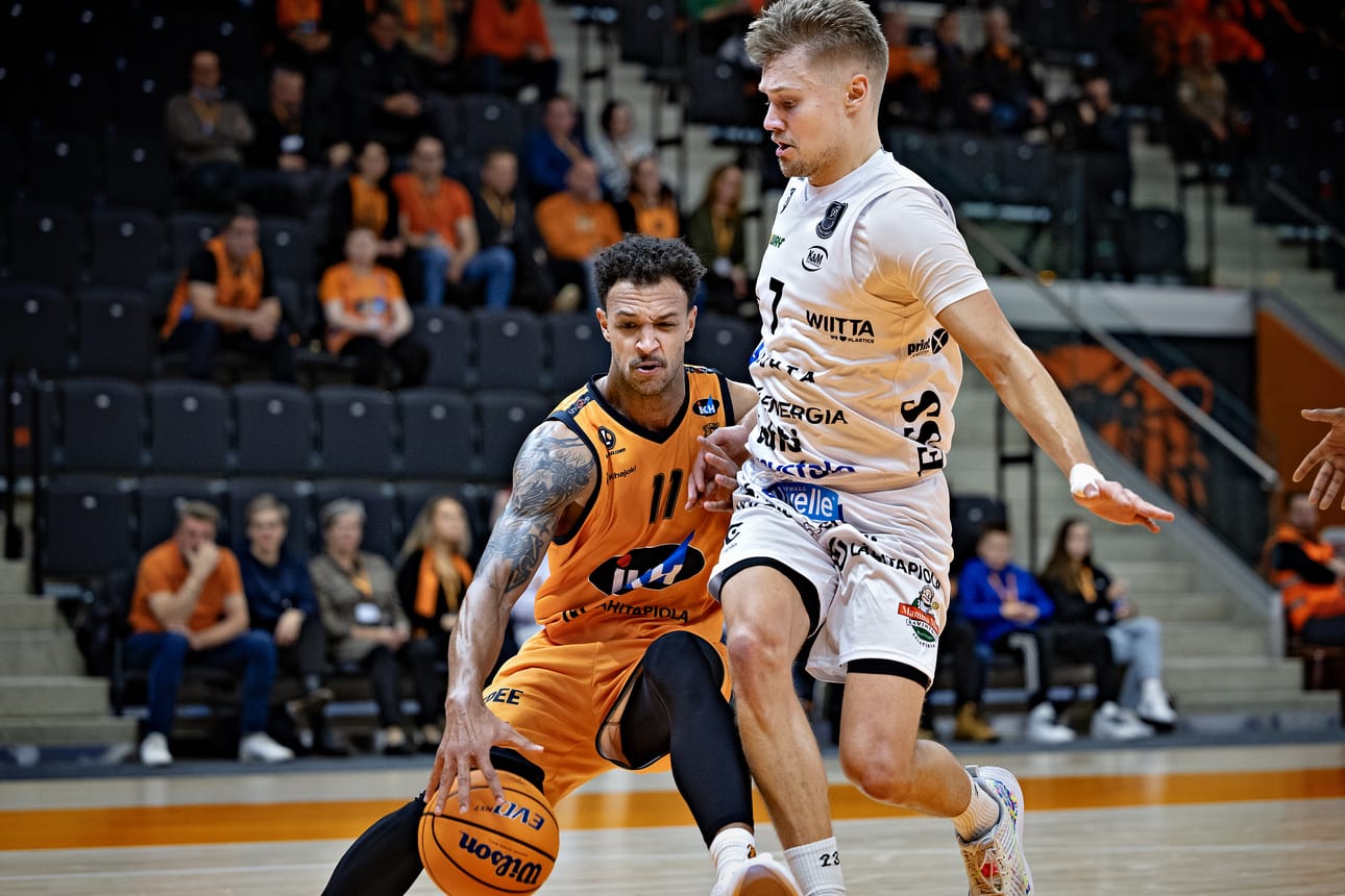 Shawn Hopkins pukeutui oranssaiin vain kauden verran.