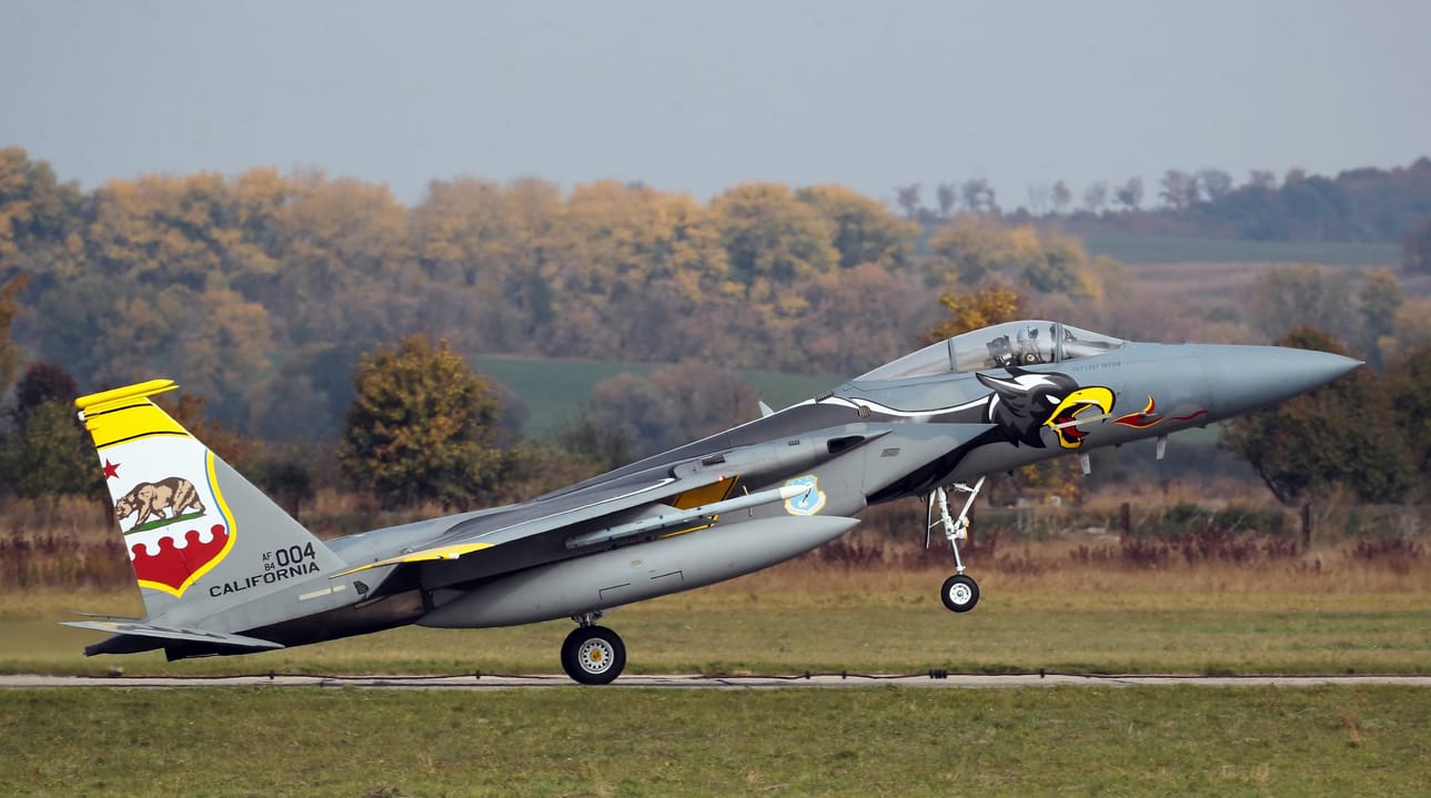 Rovaniemellä voi nähdä esimerkiksi Yhdysvaltain ilmavoimien F-15C Eagle -monitoimihävittäjän.