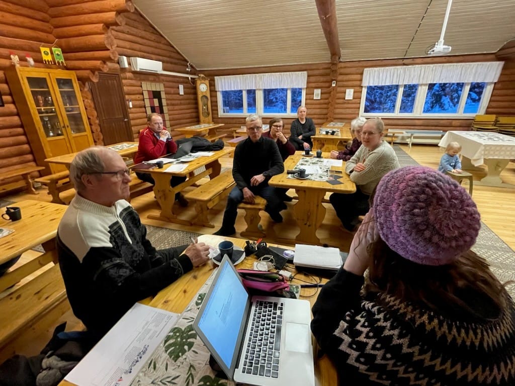 Oulaisten kylien neuvostossa pohdittiin kyläturvallisuusasioita. Oulaisten kaupungin ja kylien yhteinen, ohjattu kyläturvallisuussuunnitelmien tekeminen aloitetaan huhtikuun alussa. Tähän asti kylät ovat tehneet varautumissuunnitelmiaan itsenäisesti.