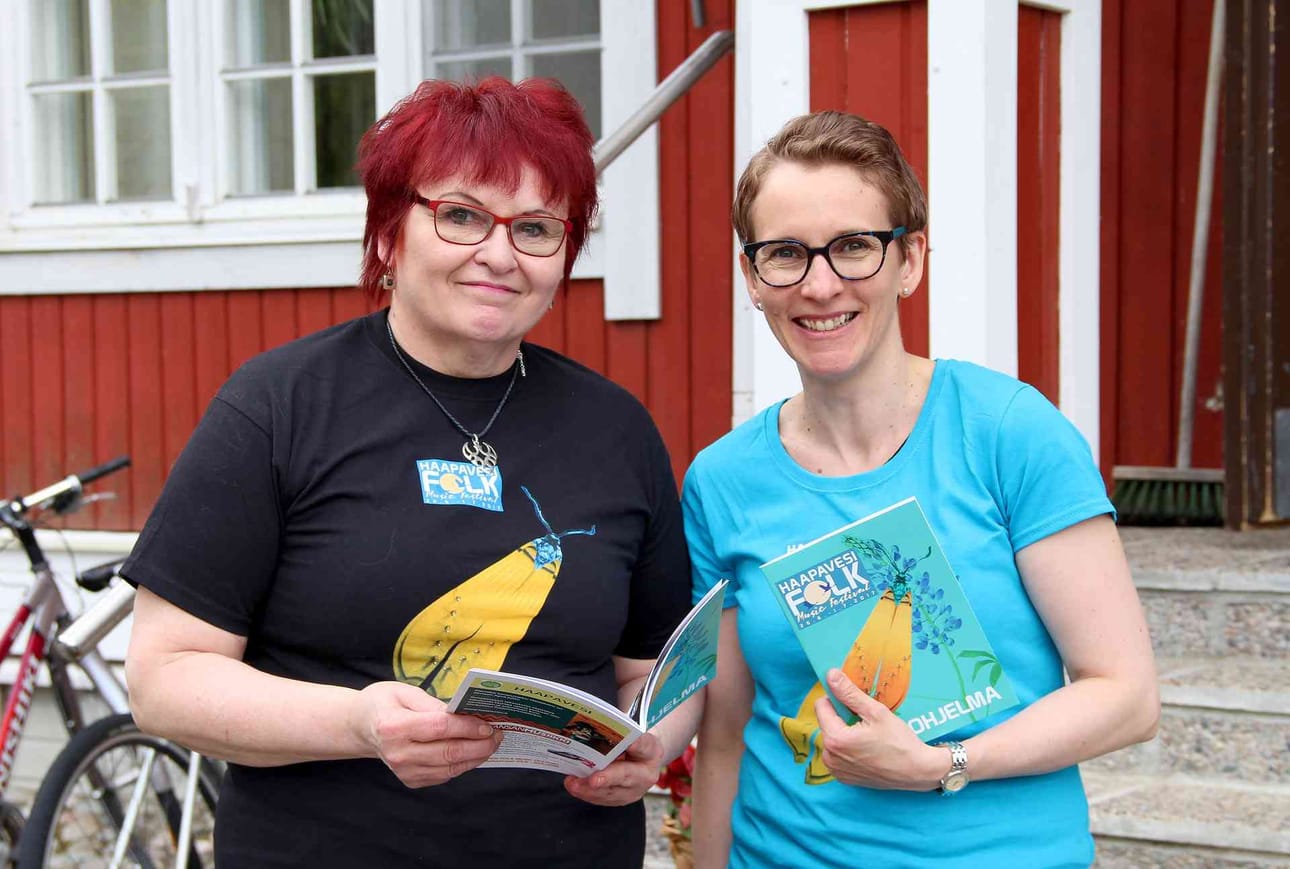 Folkien toiminnanjohtaja Pirjo Karjalainen (vas.) ja taiteellinen johtaja Piia Kleemola-Välimäki.