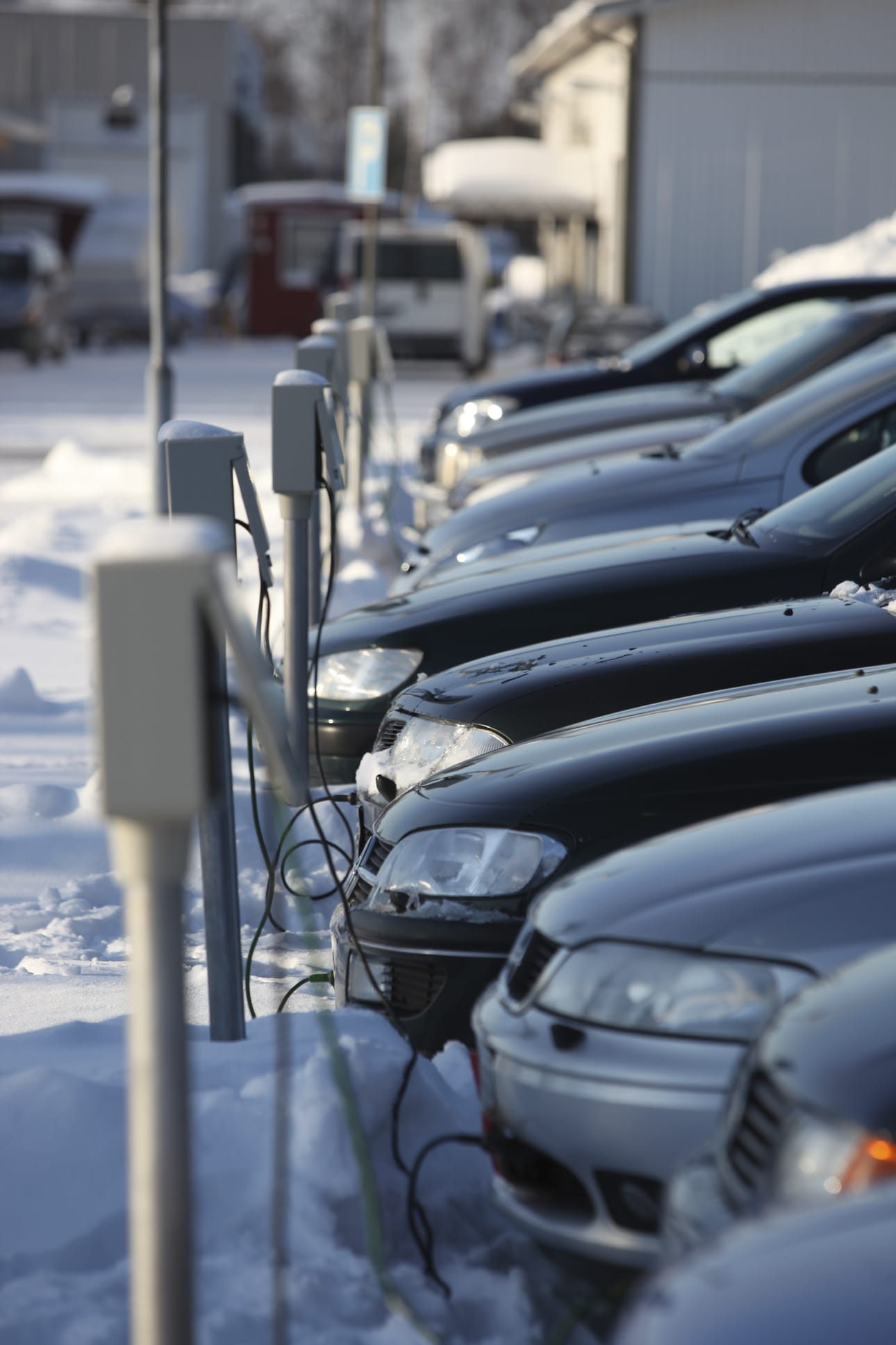 Lämpötolpallinen autopaikka maksaa jatkossa Limingan kunnan kaikissa toimipisteissä 135 euroa vuodessa.