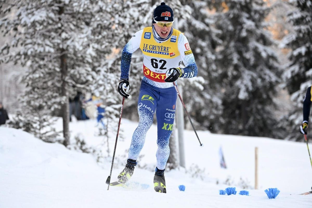 Iivo Niskasen matka päättyi ennen 7,4 kilometrin väliaikapistettä. Lehtikuva / Heikki Saukkomaa