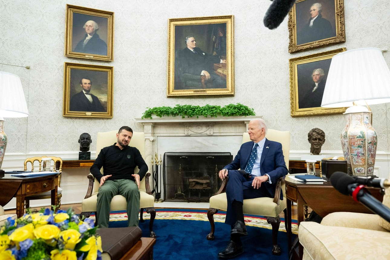 Ukrainan presidentti Volodymyr Zelenskyi ja Yhdysvaltain presidentti Joe Biden Valkoisessa talossa. LEHTIKUVA/AFP