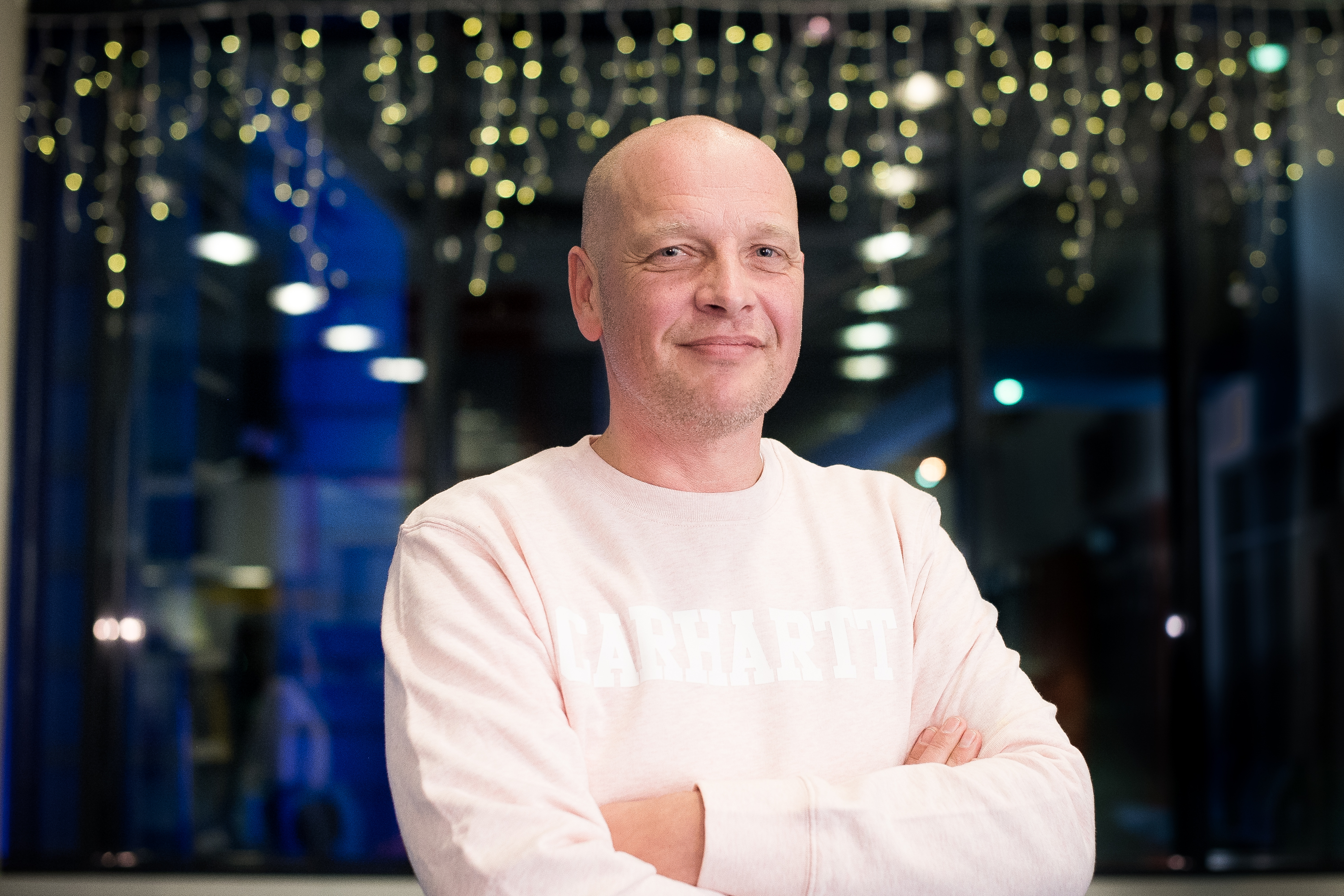 50-vuotispäiviänsä Hannu Auvinen viettää perjantai-illasta lauantaiaamuun työpaikallaan Kuusamon lentokentällä.