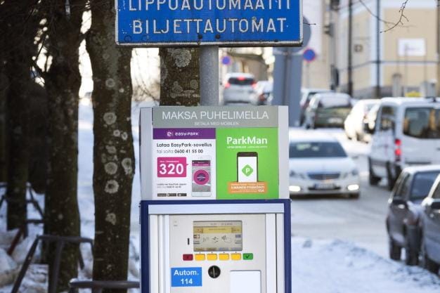 Osa pysäköintimittareista ottaa rahaa vastaan myös epäkunnossa ollessaan. KUVA: JARNO PELLINEN
