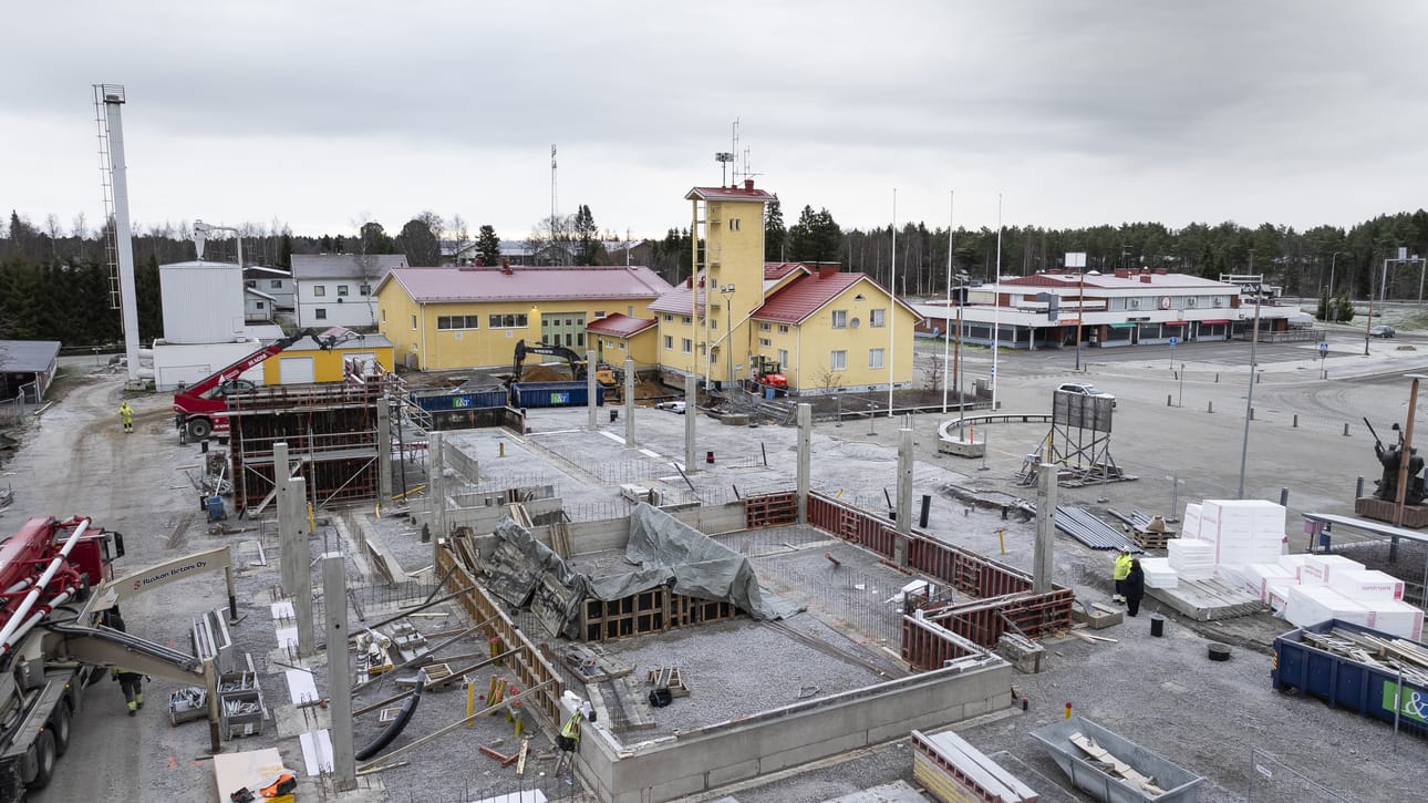 Pyhäjoen uuden kunnantalon perustukset saatiin valmiiksi ennen talven tuloa.