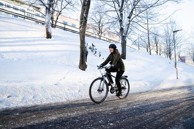 Teollisuudella on ratkaisijan rooli ilmastonmuutoksen hillitsemisessä, uskoo EU:n ympäristöpääkaupungin Lahden ohjelmajohtaja Saara Vauramo. Lahden seudulla yritykset ovat lähteneet innokkaasti mukaan kehittämään ympäristöystävällisiä ratkaisuja. KUVA: Arttu Laitala