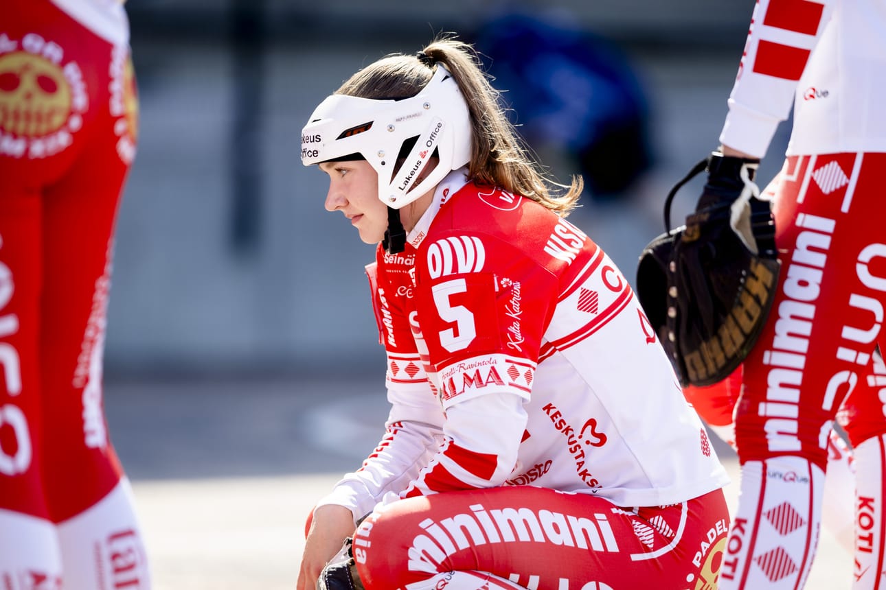 Matilda Niskakangas ja muu Jussittarien joukkue joutuivat lauantaina tunnustamaan Pesäkarhut paremmaksi.