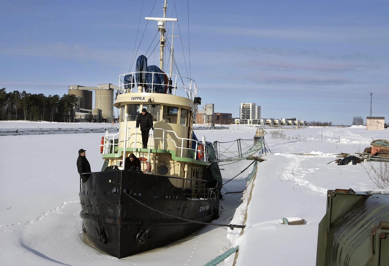 Satamahinaaja Alpo voi lähteä Oulusta, sillä Turun Forum Marinum -museo on kiinnostunut sijoittamaan satamahinaaja A/M Alpon kokoelmiinsa. Arkistokuva.