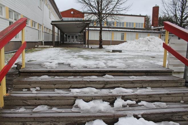 Ähtärin Otsonkoulun rakennus on jäänyt pois koulukäytöstä sisäilmaongelmien takia. ARKISTOKUVA: REIJO HEIKKILÄ