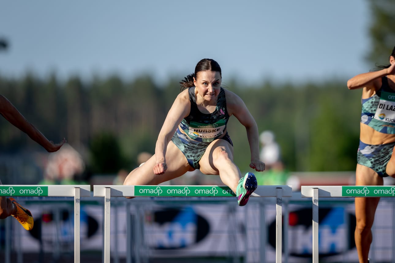 Reetta Hurske voitti naisten 100 metrin aitajuoksun, mutta ei ollut täysin tyytyväinen tulokseen.
