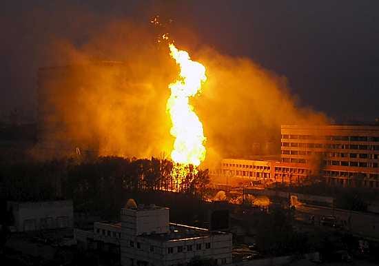 Kaasuputki syöksi valtavan tulipatsaan Moskovassa