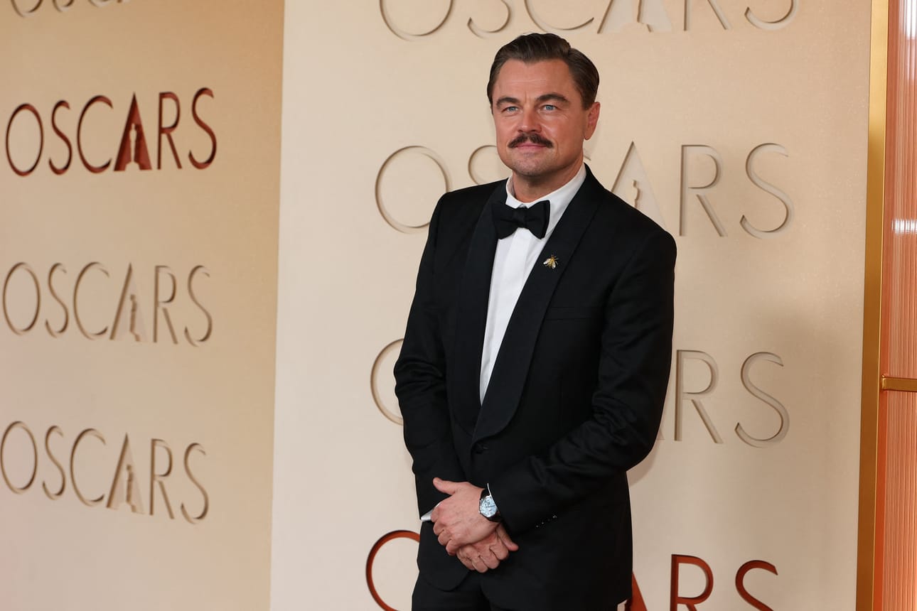 Leonardo DiCaprio näyttelee One Battle After Another -elokuvassa Bobia, entistä vallankumouksellista, joka elää vainoharhaisena eristyksissä tyttärensä kanssa.