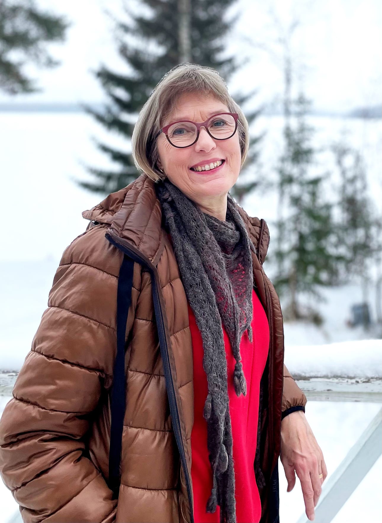 Helena Kujala paneutui Tekla Hultinin elämään lukemalla kosmoskynällä kirjoitettuja päiväkirjoja 1900-luvun alkupuolelta.