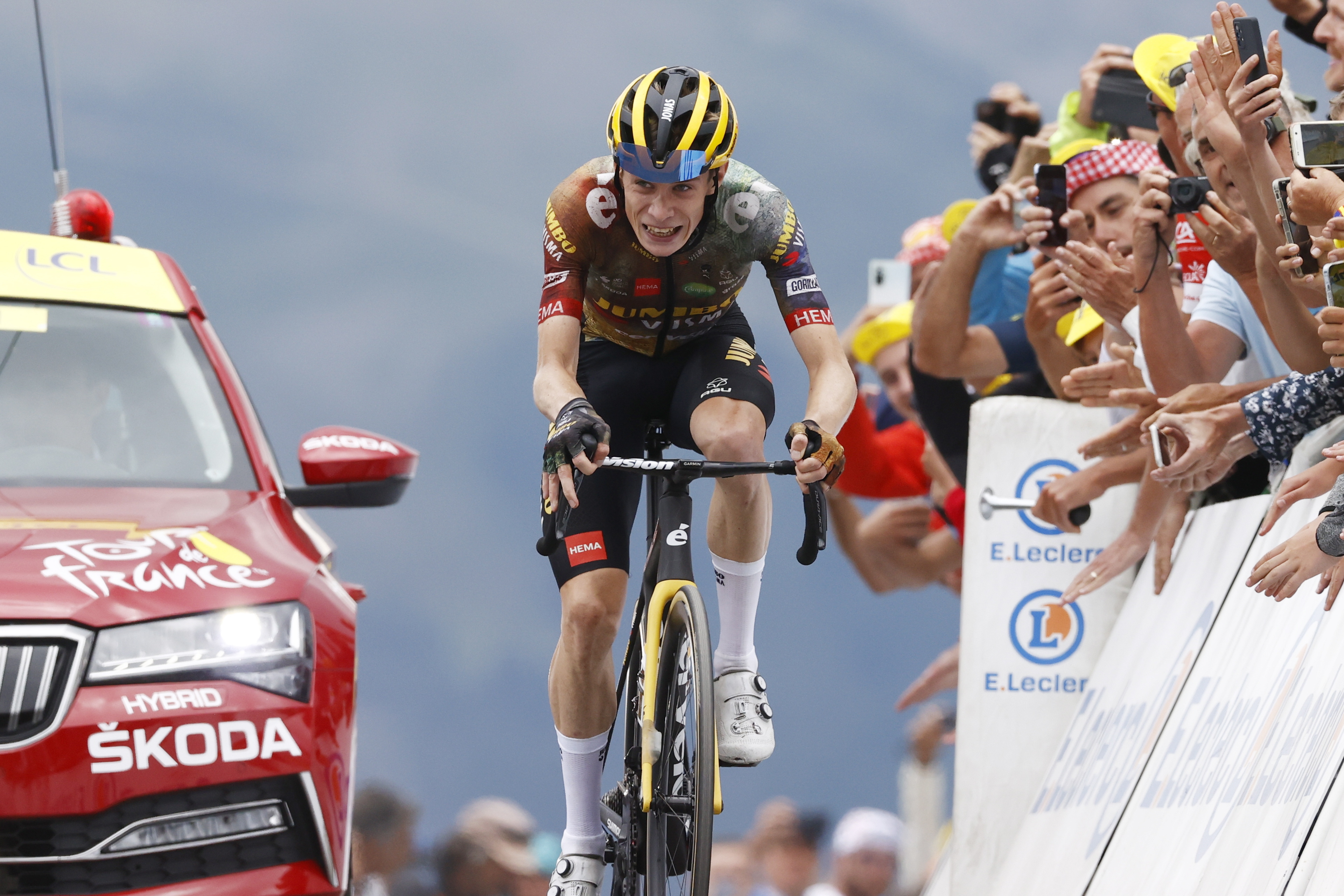 Jonas Vingegaard valloitti vuoret ja keltaisen paidan – Pogacarille Tour-uran ensimmäinen naarmu