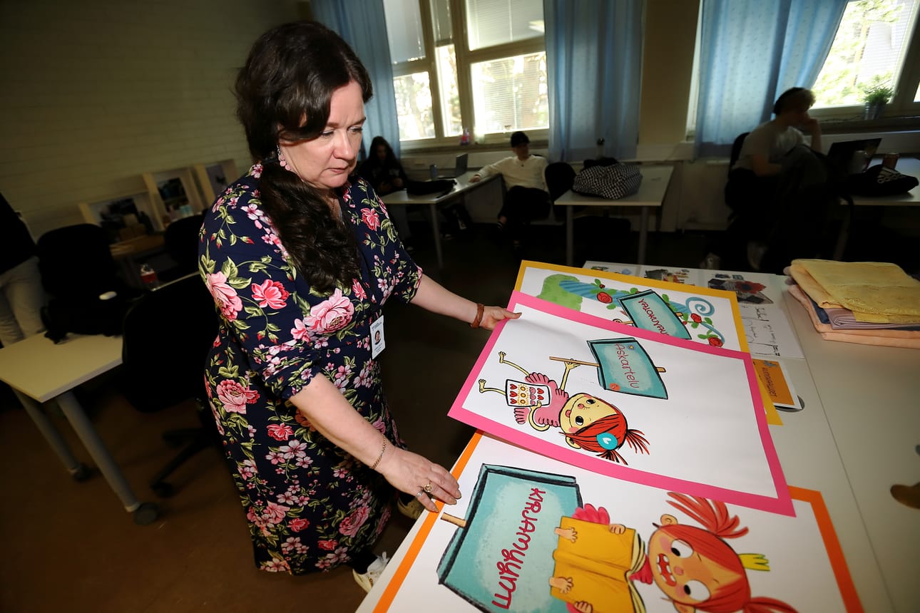 Raahen Porvari- ja Kauppakoululla opettajana työskentelevät Minna Siilas kiittelee oppilaitaan hienosta panoksesta tapahtuman eteen.