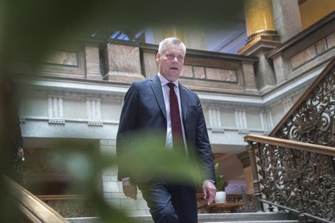 Hallitusneuvotteluita vetävä Antti Rinne on lupaillut hallitusohjelman valmistumista loppuviikkoon mennessä. Nyt ei kuitenkaan näytä siltä. Neuvotteluita viivästyttävät myös puoluejohtajien aikaa vievät europarlamenttivaalit. KUVA: MAURI RATILAINEN/COMPIC