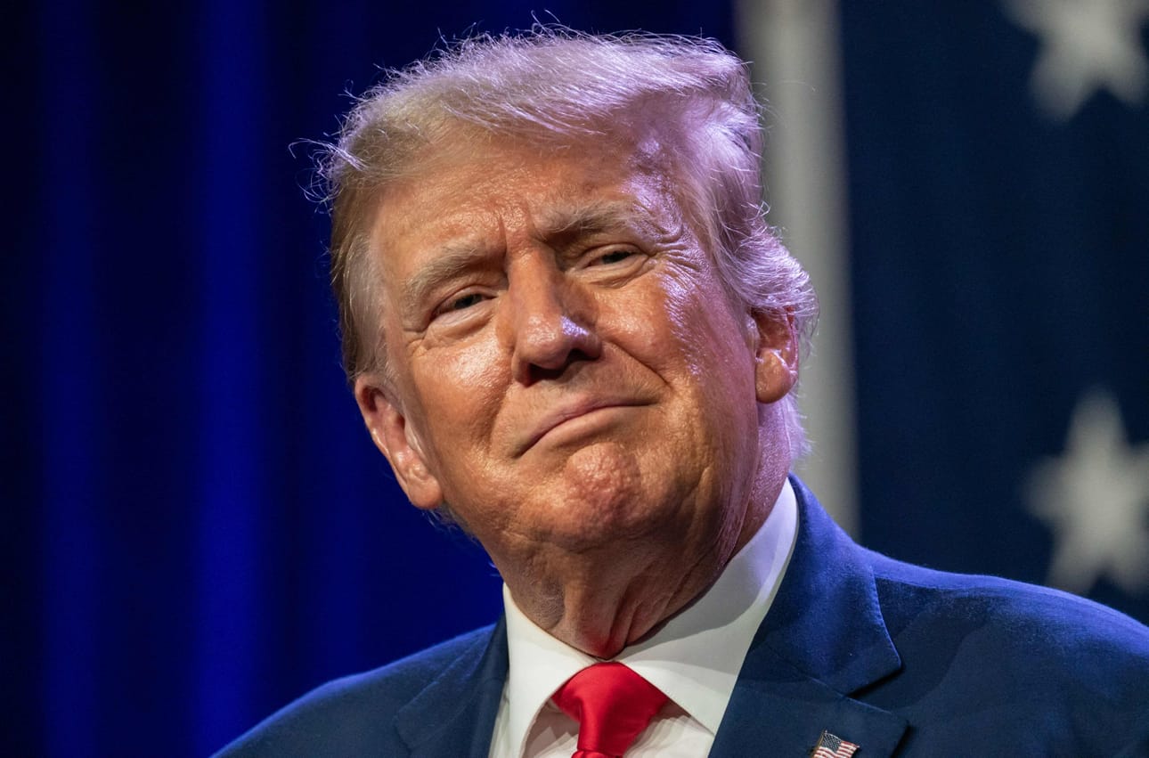 Donald Trump kertoi sosiaalisen median palvelussaan Truth Socialissa aikovansa antautua poliisille torstaina. LEHTIKUVA/AFP