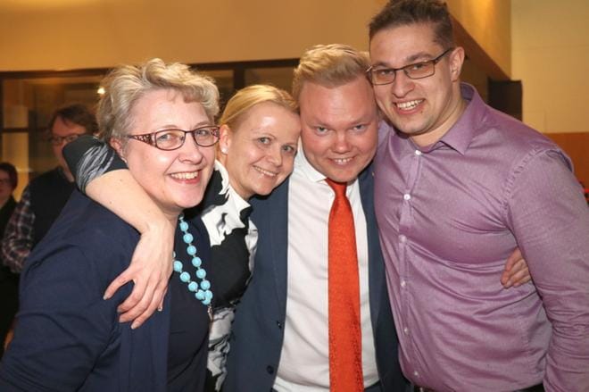 Marita Mattila, Annukka Hautamäki, Antti Kurvinen ja Harri Sippola tuulettavat toista kautta. KUVA: MARIANNE LÄHDE