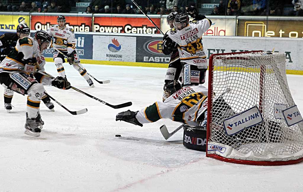 Kärpät pelaa parhaillaan Ilvestä vastaan sm-liigan sarjaottelussa Raksilan areenalla.
