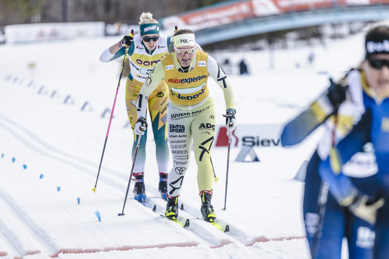 Vilma Jylhän hiihtoura otti aivan uuden suunnan Antti Tuiskun hiihtoseurassa. AT Ski Teamin taustalla vaikuttava Reijo Jylhä on nyt hänen henkilökohtainen valmentajansa. Jylhät eivät ole keskenään lähisukua.
