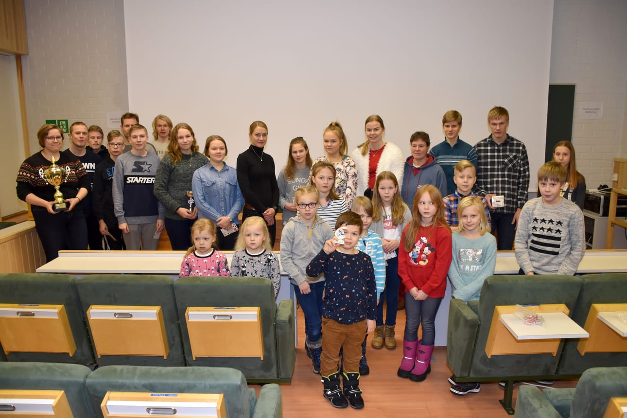Parhaat urheilijat, harrastajat ja aktiiviset toimijat palkittiin valtuustosalissa joulun alla järjestetyssä urheilujuhlassa.