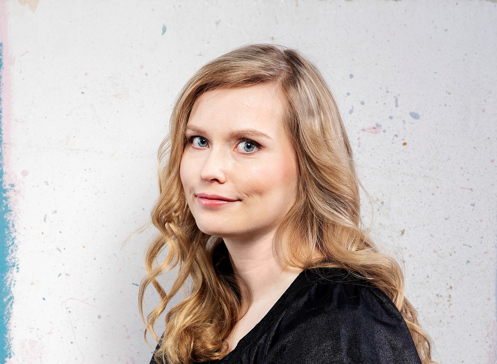 Lama-ajan lapsi Briitta Hepo-oja kirjoittaa nyt fantasiaa J.K. Rowlingin innoittamana: "Olen tosi tyytyväinen, että Suomessa ei ole lukukausimaksuja"