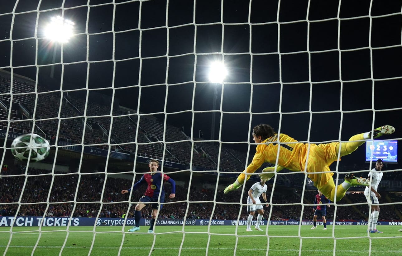 Interin maalivahti Yann Sommer teki oman maalin ottelun jälkimmäisellä puoliskolla. LEHTIKUVA/AFP
