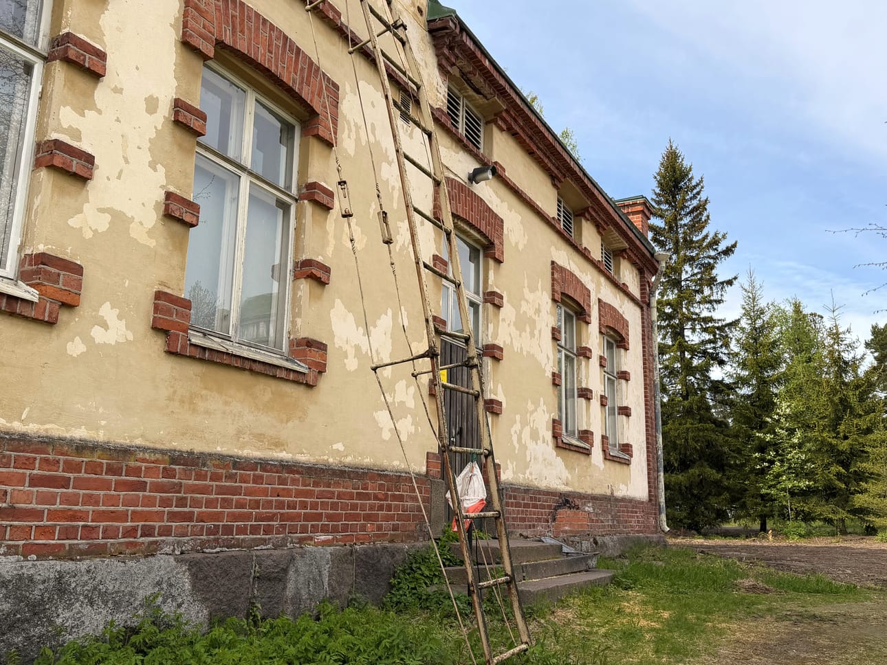 Viimeinen rasti löytyi seminaarin alueelta vanhasta saunasta. Tietotekun toimintavuosina sauna oli suosittu ja varattu luokkien iltakohde. Vielä vuosikymmeniä valmistumisensa jälkeen entisillä opiskelijaryhmillä oli tapana kokoontua saunailtaan.