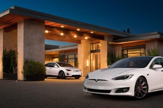 Sähköautoyhtiö Tesla esittäytyy viimeinkin Vaasassa. Vaasalaiset voivat koeajaa muun muassa kuvassa olevaa Model S -sähköautoa. Kuva: Tesla