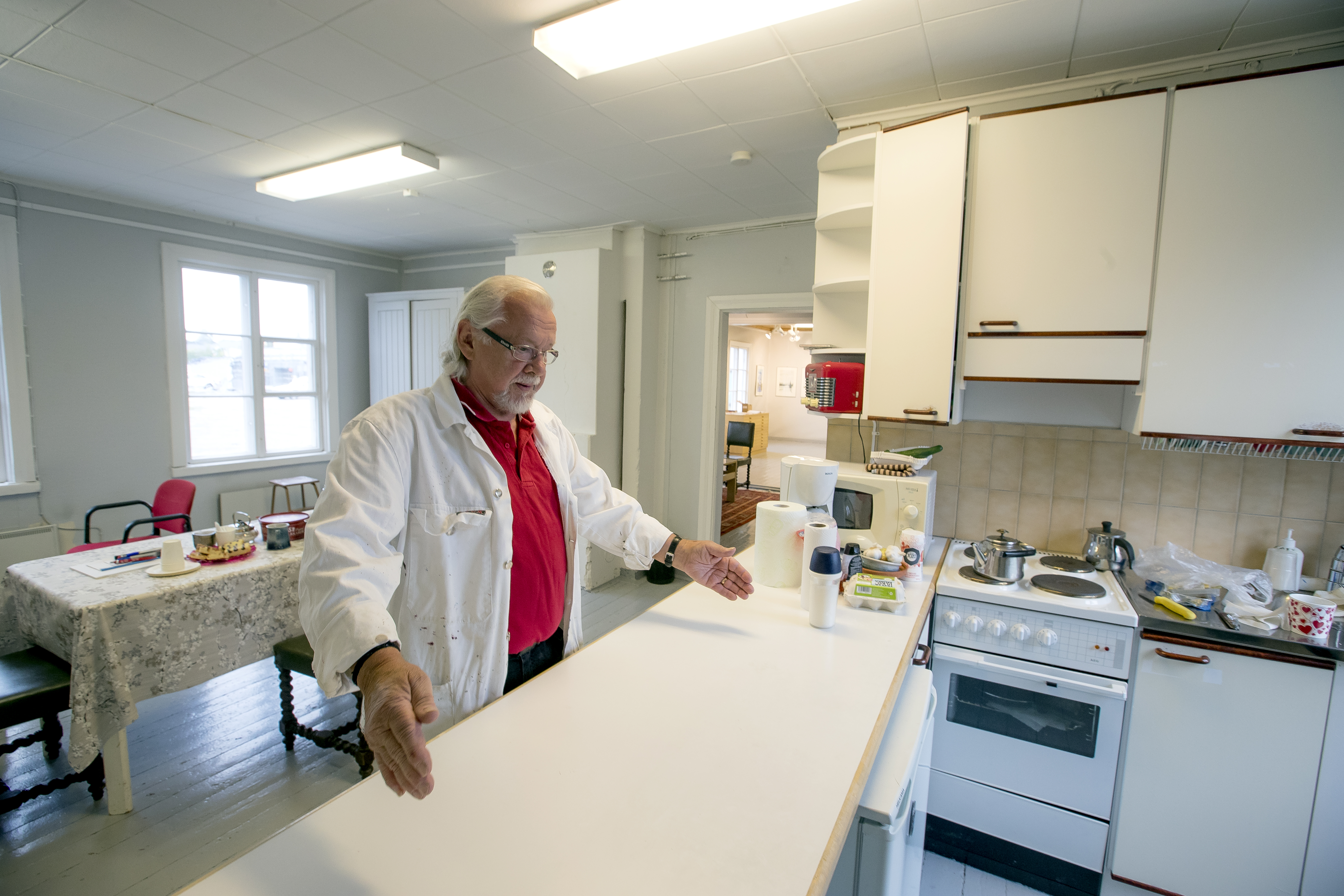 Vuori kertoo, että hän saattaa ryhtyä pitämään myös Raahe-opiston maalauskursseja vuokraamissaan tiloissa.