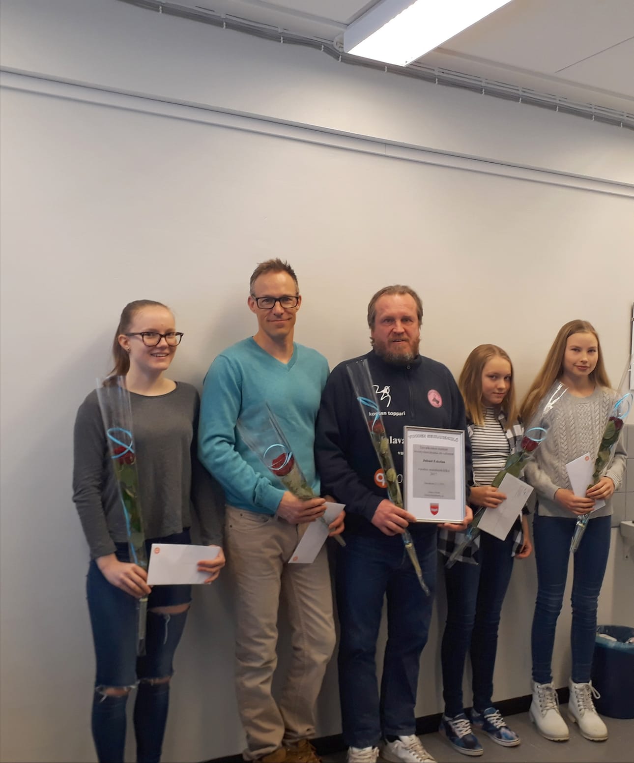Riikka Voutilainen (vas.) , Petri Voutilainen, Juhani Eskola, Laura Luokkanen ja Annamaija Oinas olivat palkituista paikalla tilaisuudessa.
