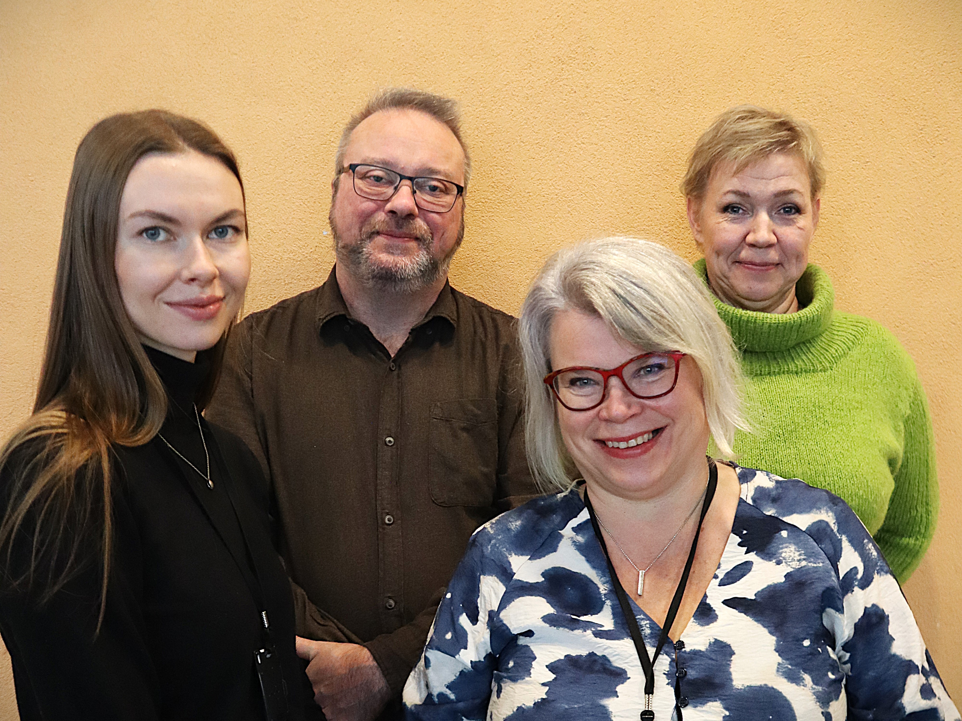 Näin syntyi Vaasa-lehden palkittu juttu – Tekijöinä kaksi paljasjalkaista vaasalaista ja kaksi junantuomaa