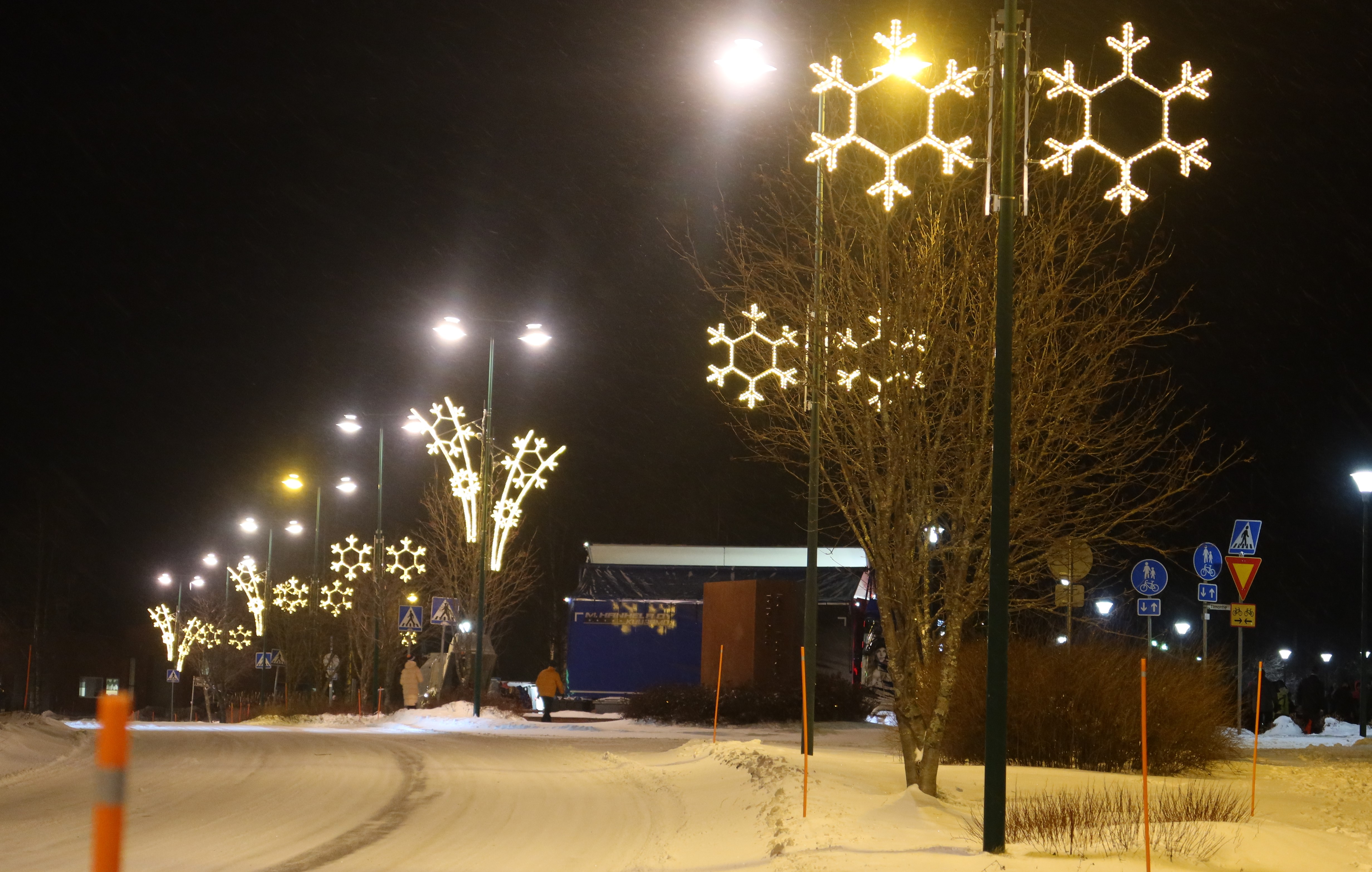 Taivalkoski avasi jo joulun – katso kuvat