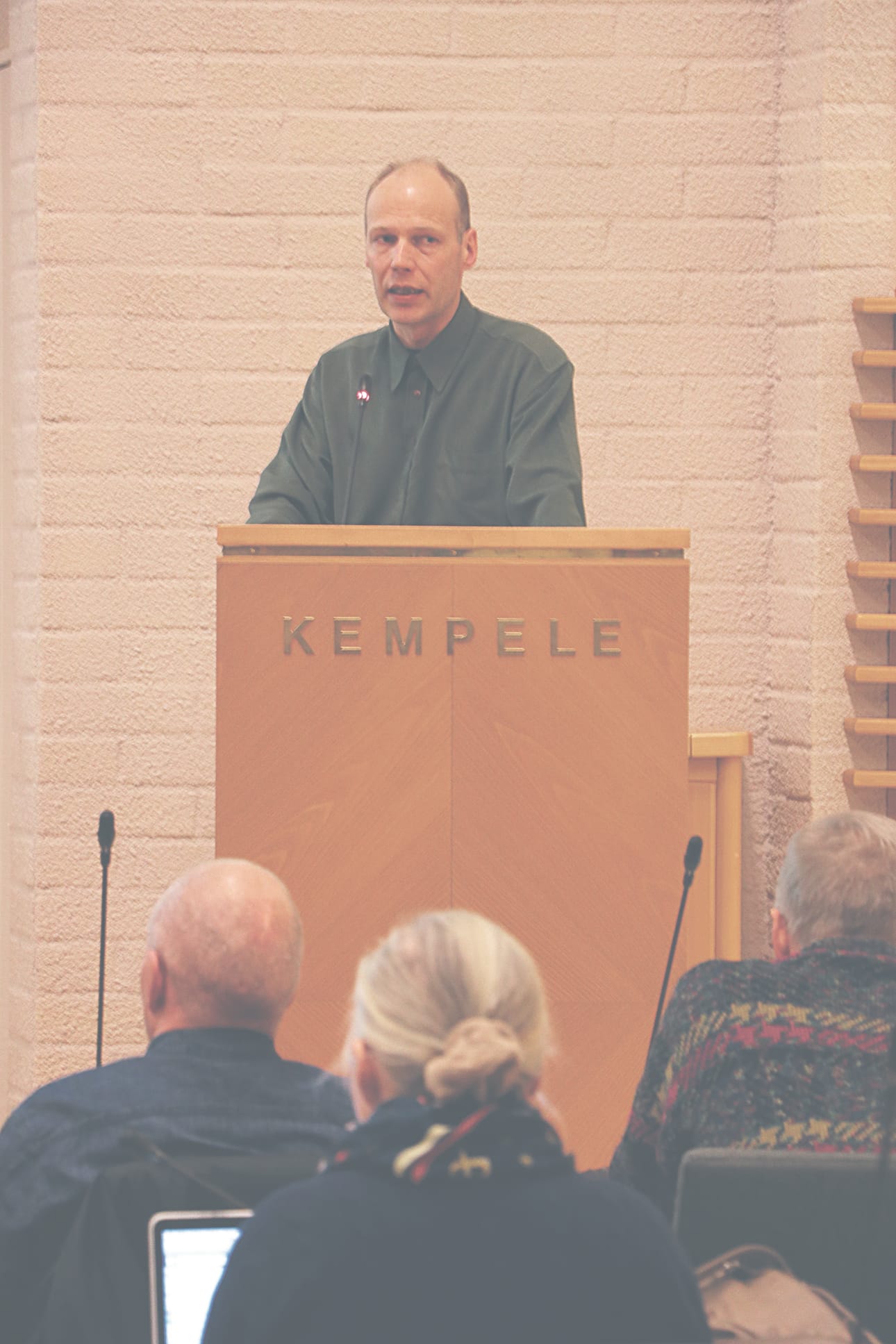 Hannu Roikola kertoi maaliskuussa kempeleläisille suunnitellusta kompostointikentästä.