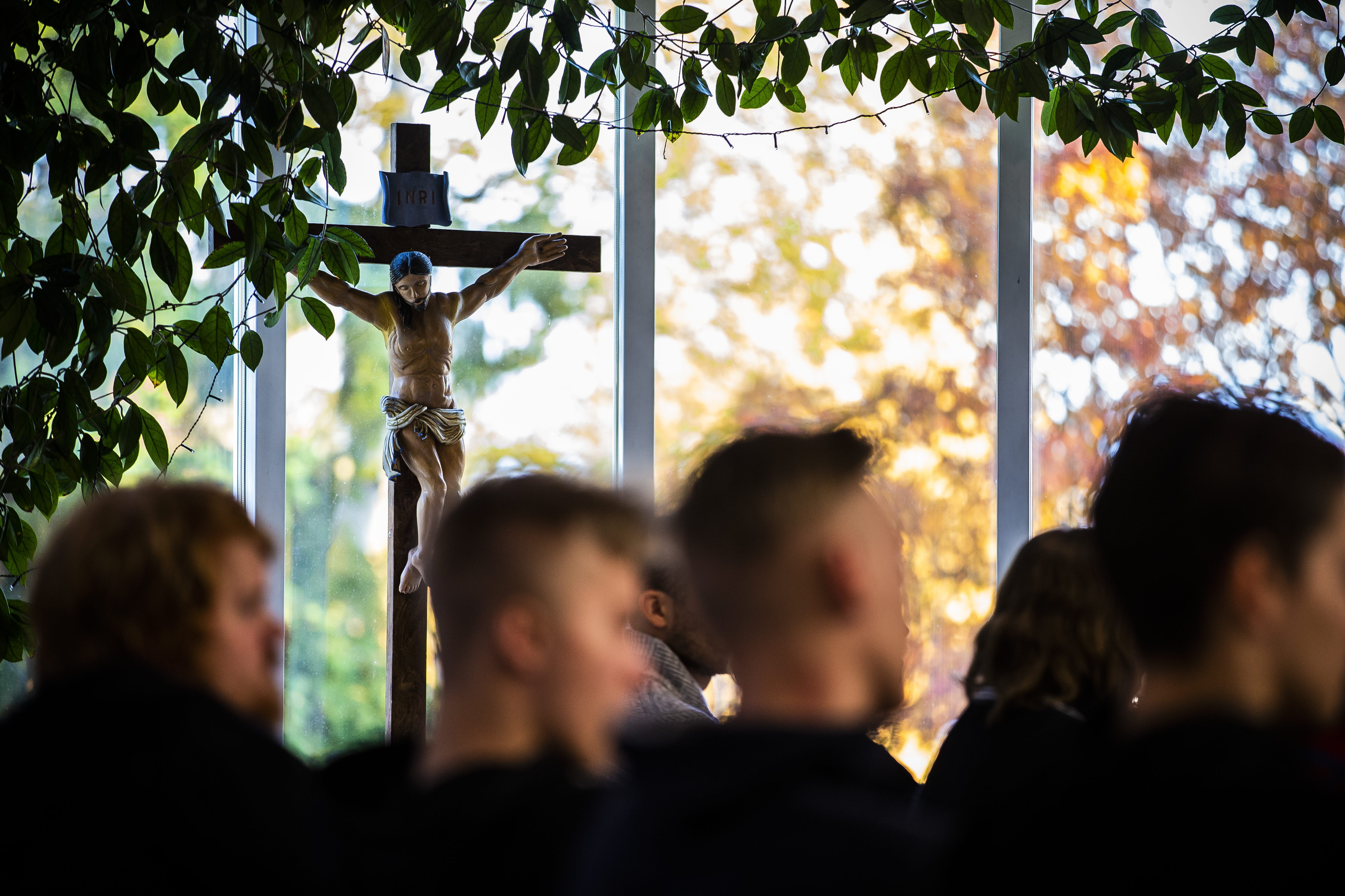 Kirkon mukaan Puolustusvoimat on välttämättömät rauhan ja itsenäisyyden takia, kuten paikalla ollut paikalla ollut kirkkoherra Harri Joensuu asian ilmaisi.