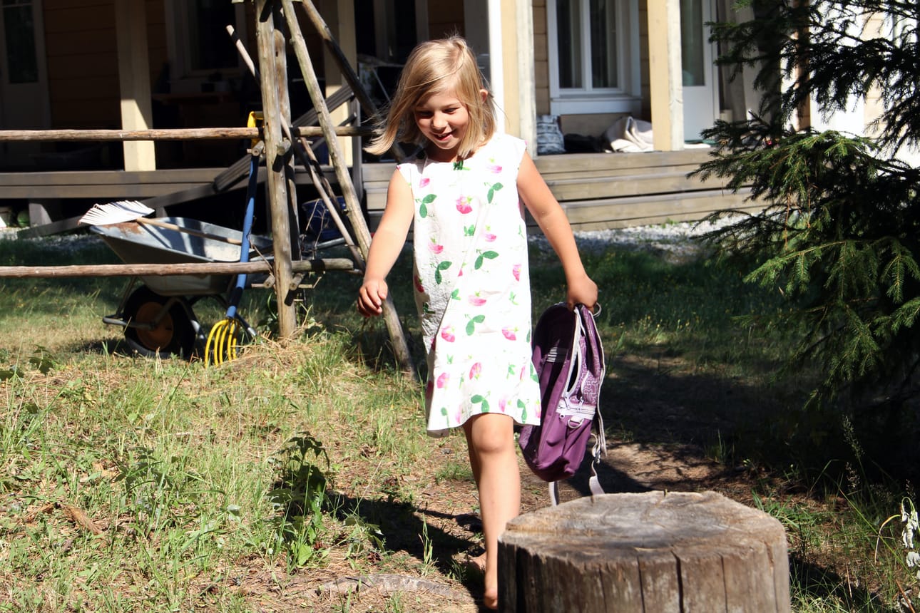 Rebekka Uusi-Illikainen aloittaa koulutaipaleensa Kirkkomännikön koulussa. Paikka on tuttu jo esiopetuksesta.