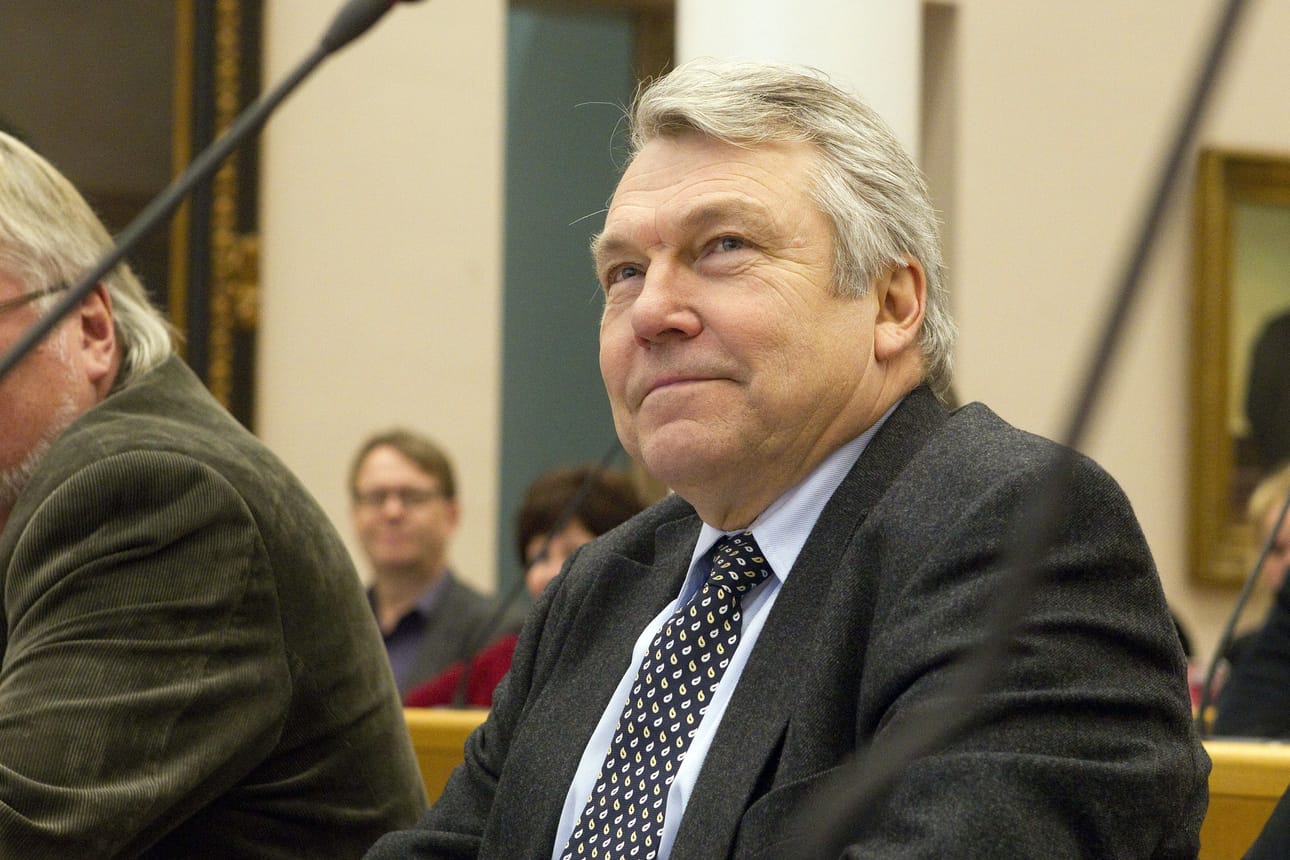 Oulun kaupungin varavaltuutettu (kesk.) Paavo Vasala katsoo, että ei voi hyväksyä keskustan puheenjohtajan Juha Sipilän "suhmurointia" omistajayrittäjyyttä vastaan osinkoveroasiassa.