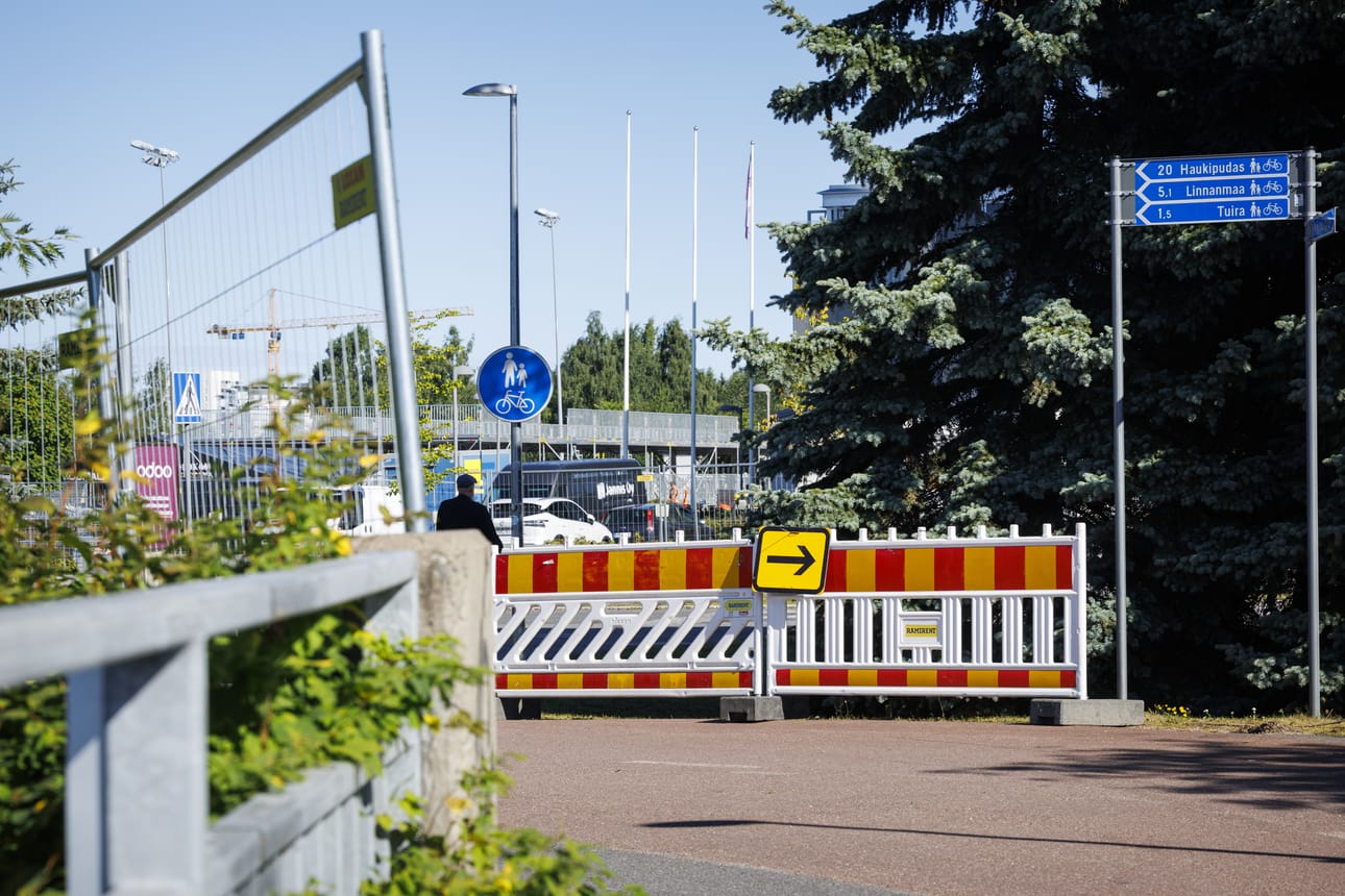 Pyöräilijöitä ohjataan Merikosken silloille Kuusisaaren ollessa suljettuna.