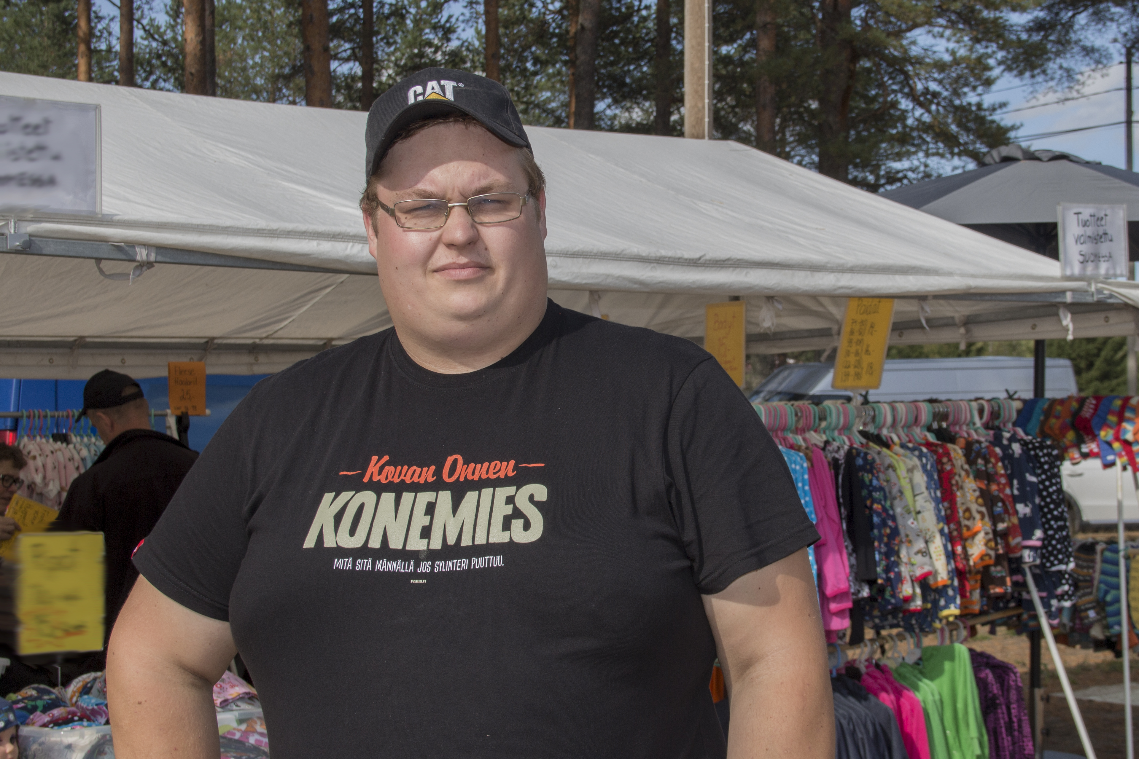 Messupäällikkö Ville Pyörälä on tyytyväinen elomarkkinoiden järjestelyihin. Talkooväen aktiivisuudessa ei ole havaittavissa hiipumista.
