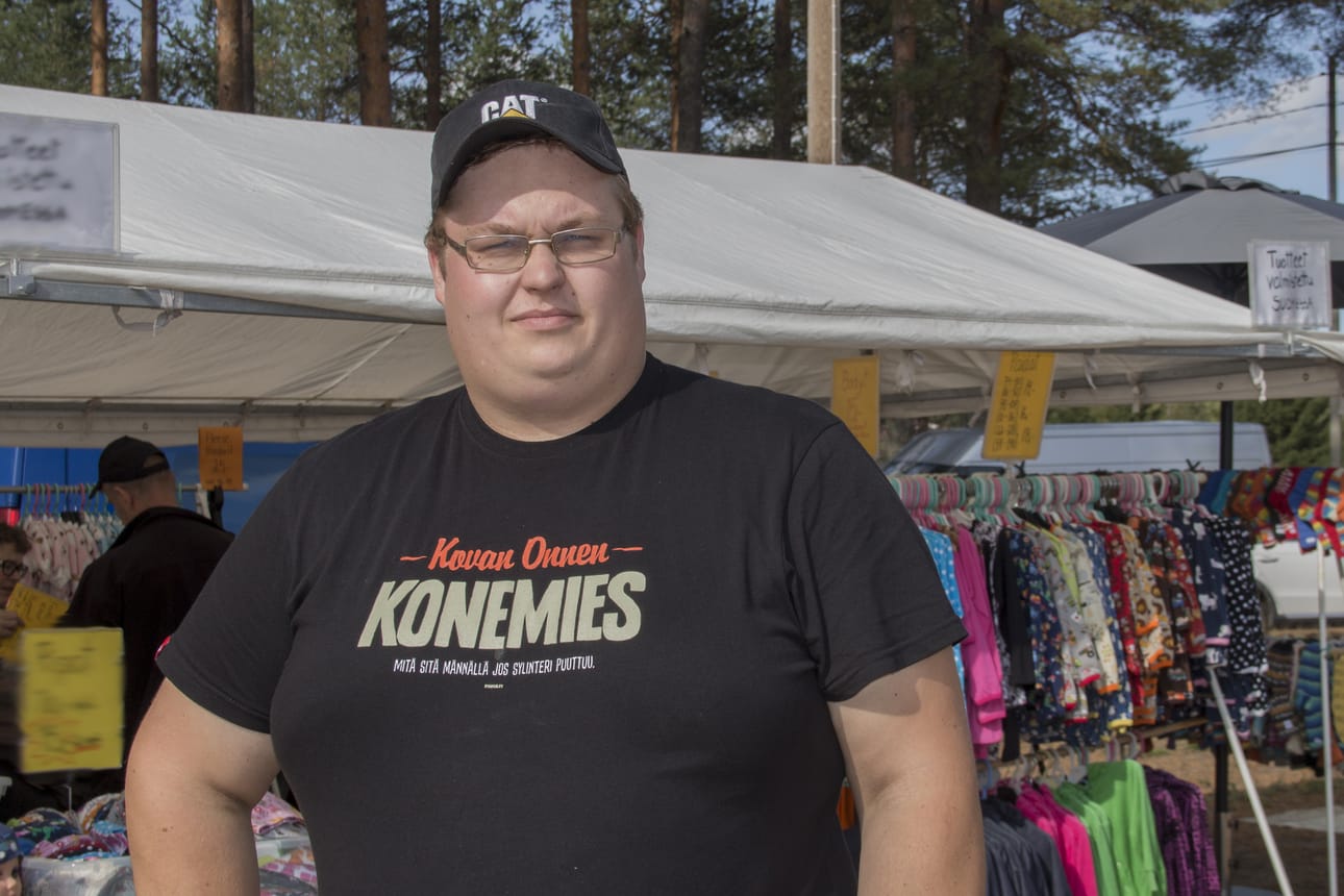 Messupäällikkö Ville Pyörälä on tyytyväinen elomarkkinoiden järjestelyihin. Talkooväen aktiivisuudessa ei ole havaittavissa hiipumista.