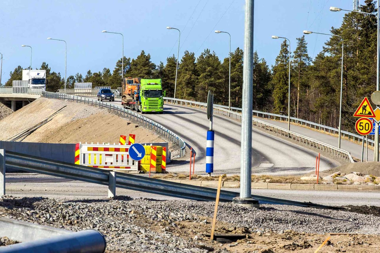 Kasitien tietyömaa-aluetta Pattasilla Raahessa.