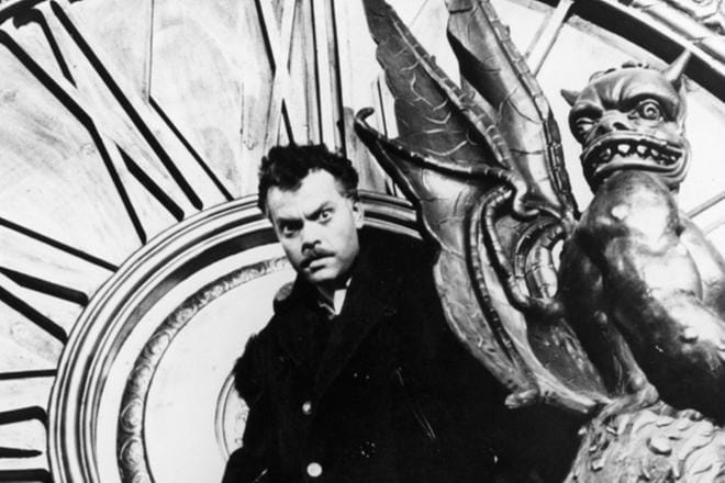 Muukalainen katosi on rikosjännäri saksalaisesta sotarikollisesta, joka on salaa asettunut amerikkalaiseen pikkukaupunkiin. Hän esiintyy professori Charles Rankinina (Orson Welles). KUVA: TV Matters B.V/Yle Kuvapalvelu