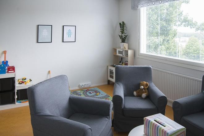 Turvakoti on ympärivuorokautinen, asiakkaalle maksuton kriisityön yksikkö, johon lähisuhdeväkivaltaa tai sen uhkaa kokeva henkilö tai perhe voi mennä oma-aloitteisesti tai viranomaisen tai muun tahon ohjaamana. Kuva: Esko Tuovinen