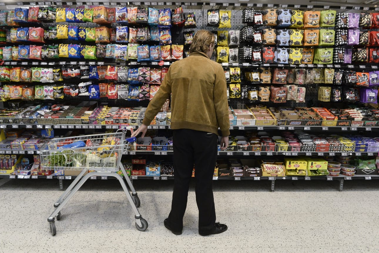 Suomen ylikulutuspäivä oli tänä vuonna jo maaliskuun lopussa. Jos kaikki eläisivät kuten suomalaiset, tarvittaisiin kolme ja puoli maapalloa, kertoo Sitra. LEHTIKUVA / Mikko Stig