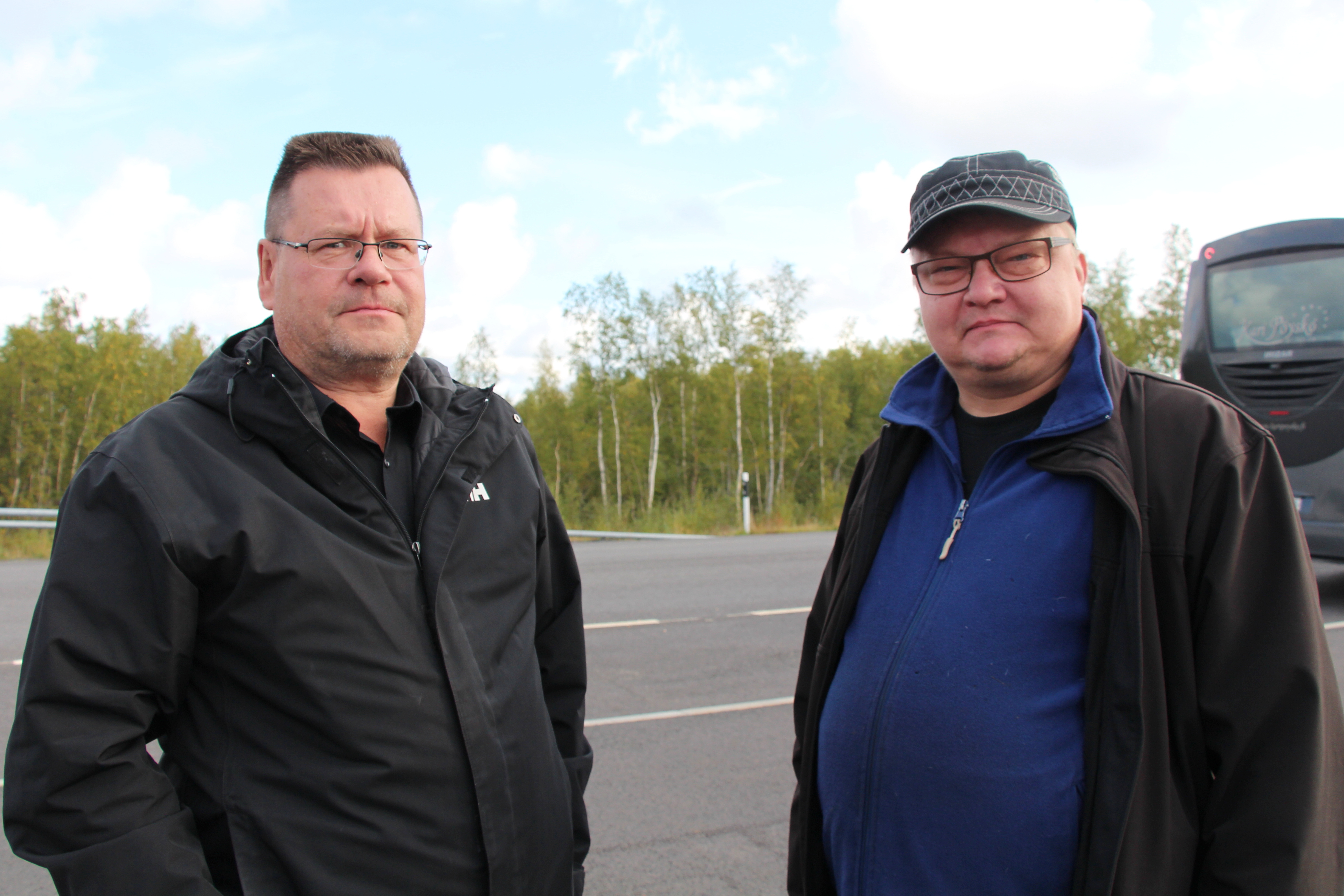 Oululainen Erkki Kittilä vietti lapsuudessa aikaa Hanhikiven niemellä ja Hanhikivellä. Tutustumisreissulla mukana oululainen Eero Järvelä. 