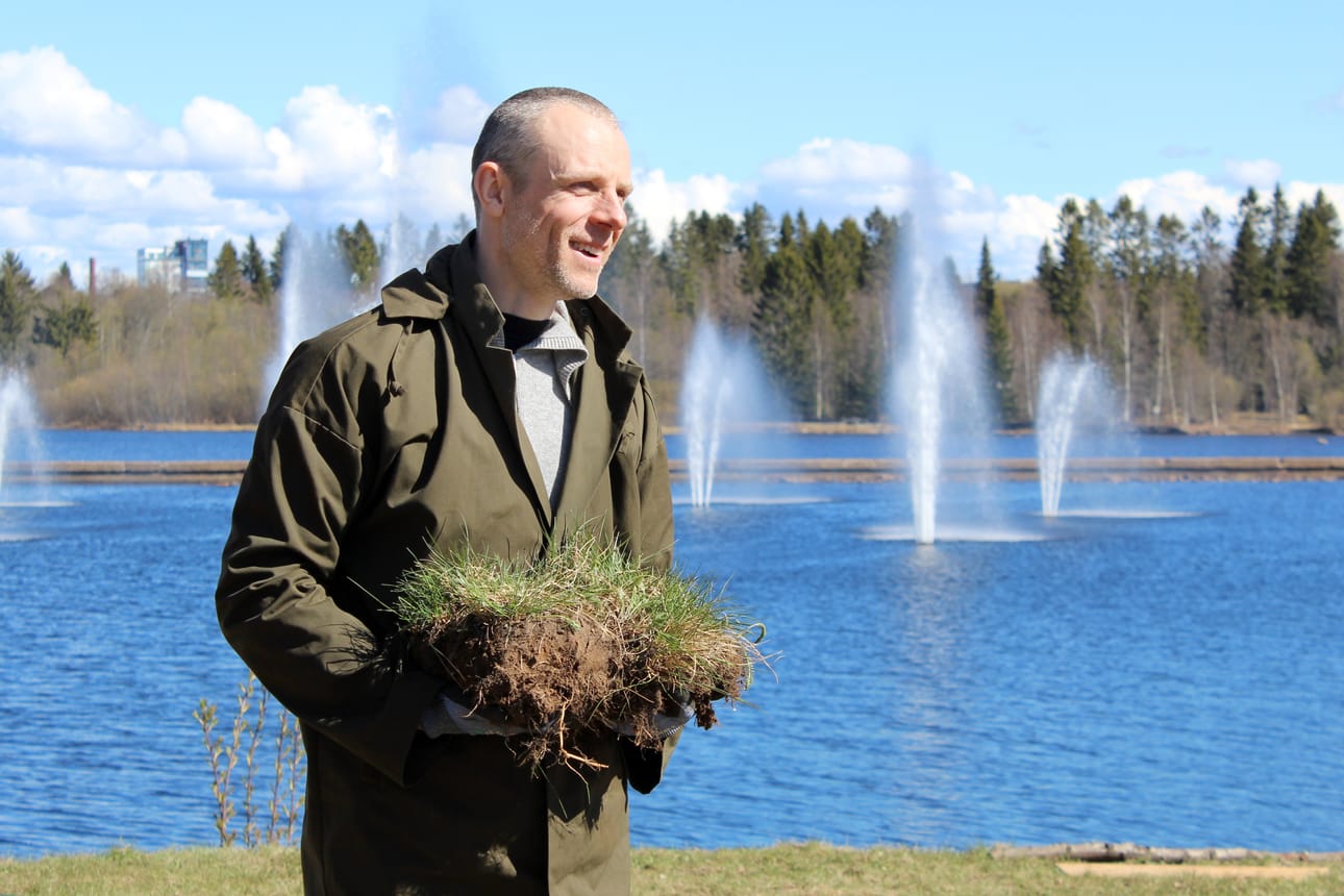 Kansainvälisesti palkittu Julijonas Urbonas yhdistää teoksissaan taidetta ja tiedettä.