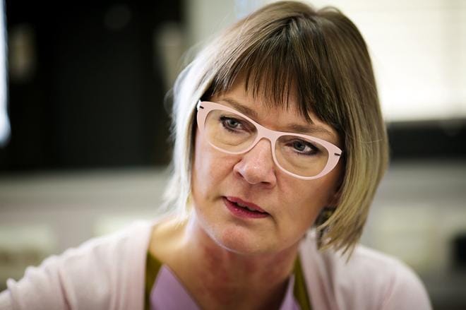 Kristillisdemokraattien Helena Lahtinen kannustaa kaikenikäisiä naisia lähtemään rohkeasti mukaan politiikkaan. KUVA: TIMO ANNANPALO