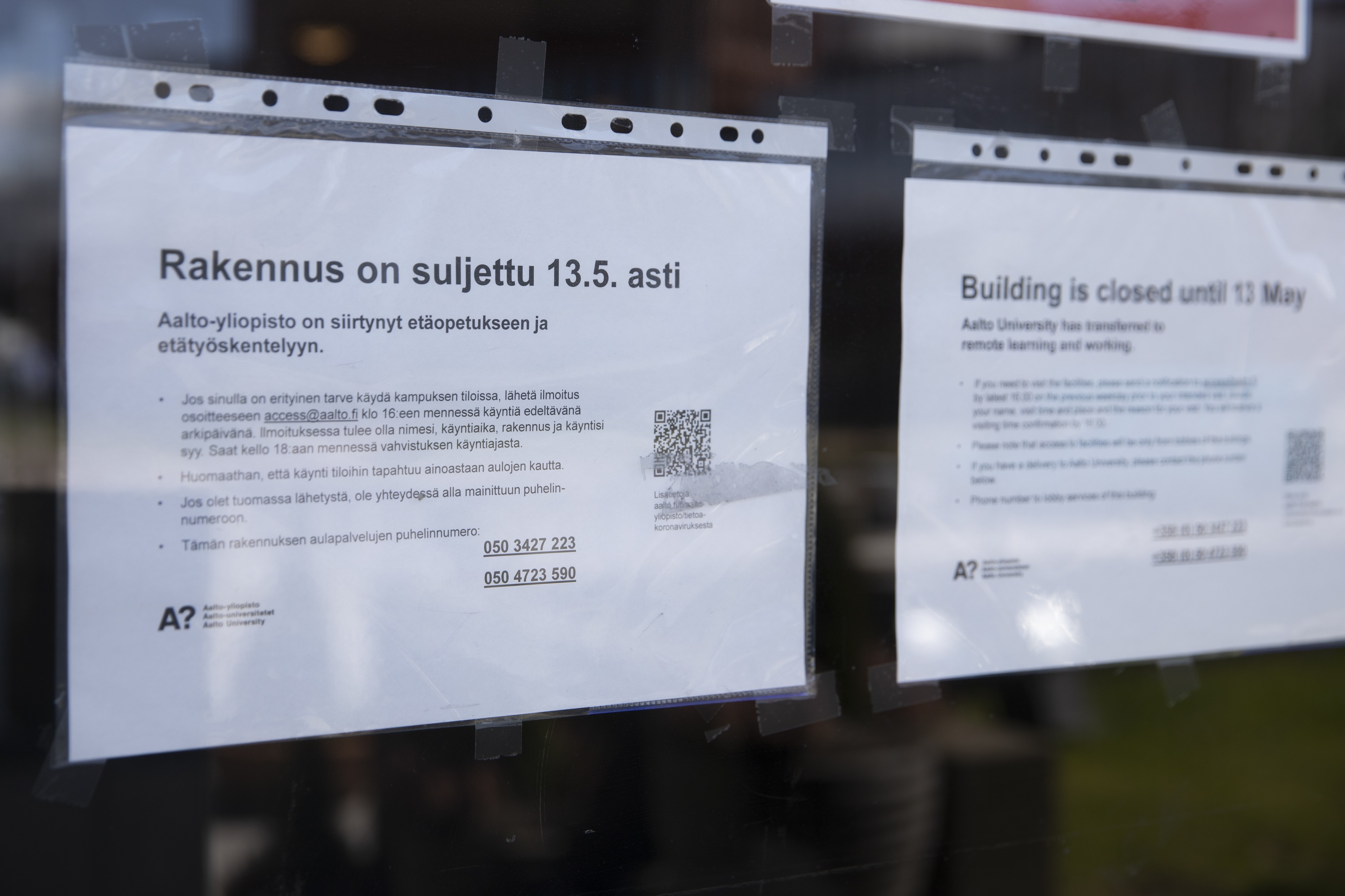 Tiedote ovessa kertoo yliopiston rakennuksen olevan toistaiseksi suljettu.