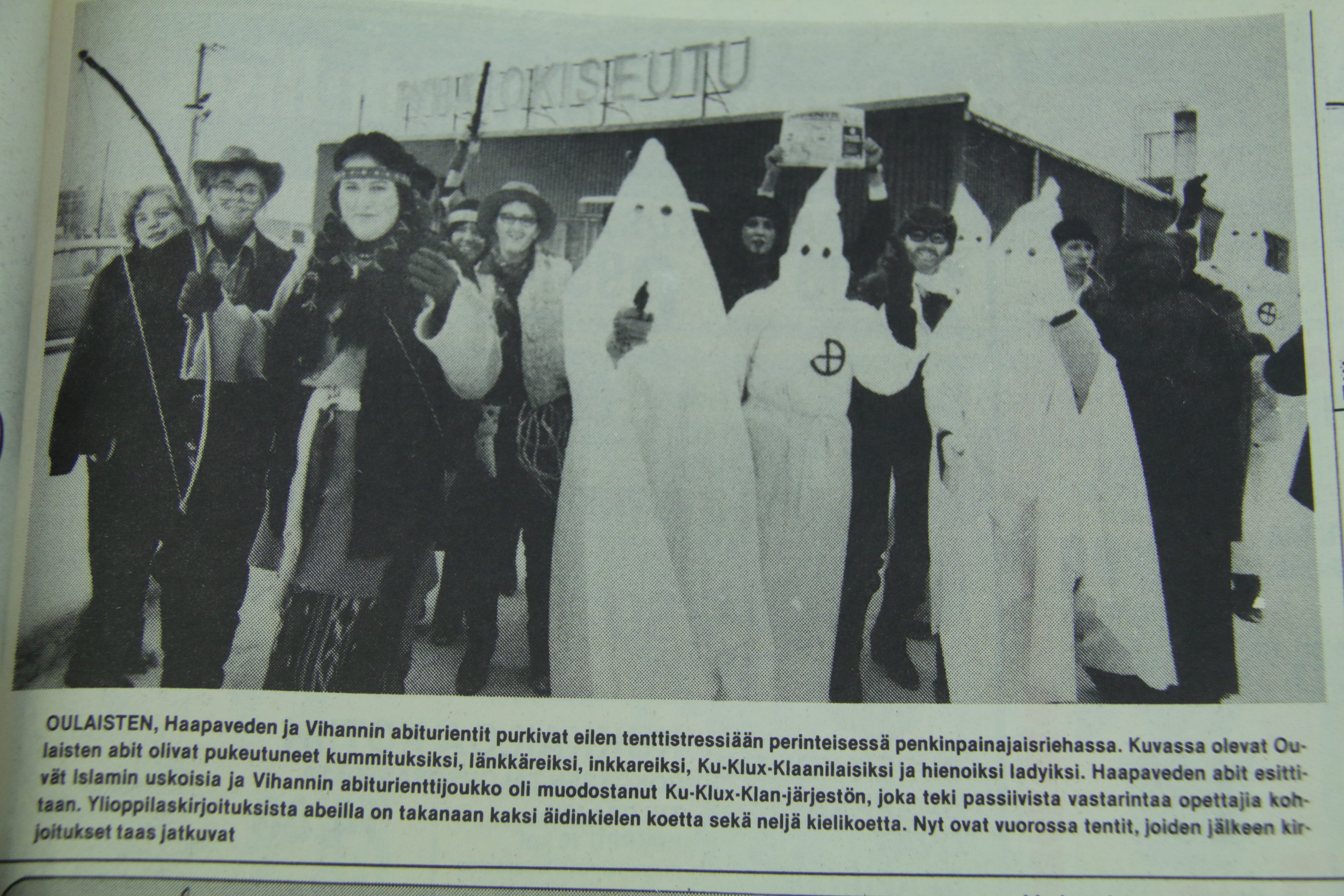Abiturientteja Oulaisissa vuonna 1980.